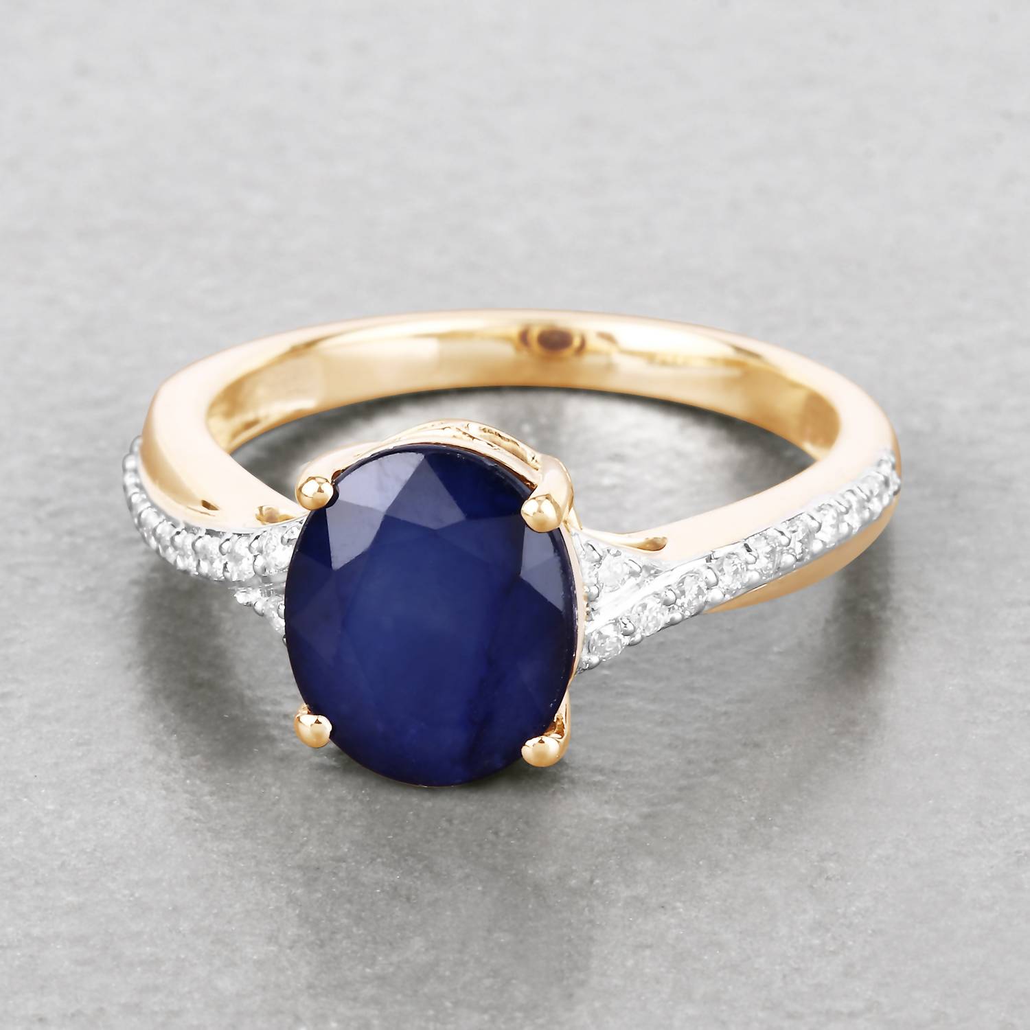 Diana M Jewels Women's Oval Natural Sapphire Fashion Ring (3.28 Ct) - Signature Plus in 14k yellow gold - women's jewelry - detail view