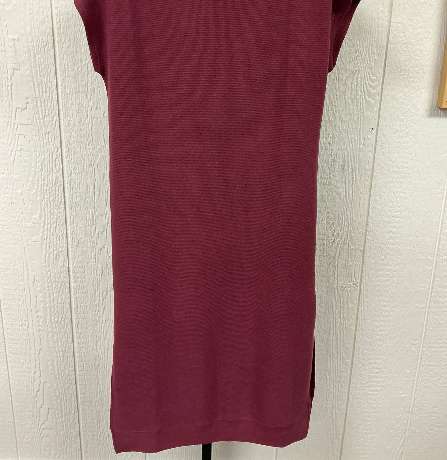 Tres Bien Knitted midi Dress in wine - women's dress - detail view
