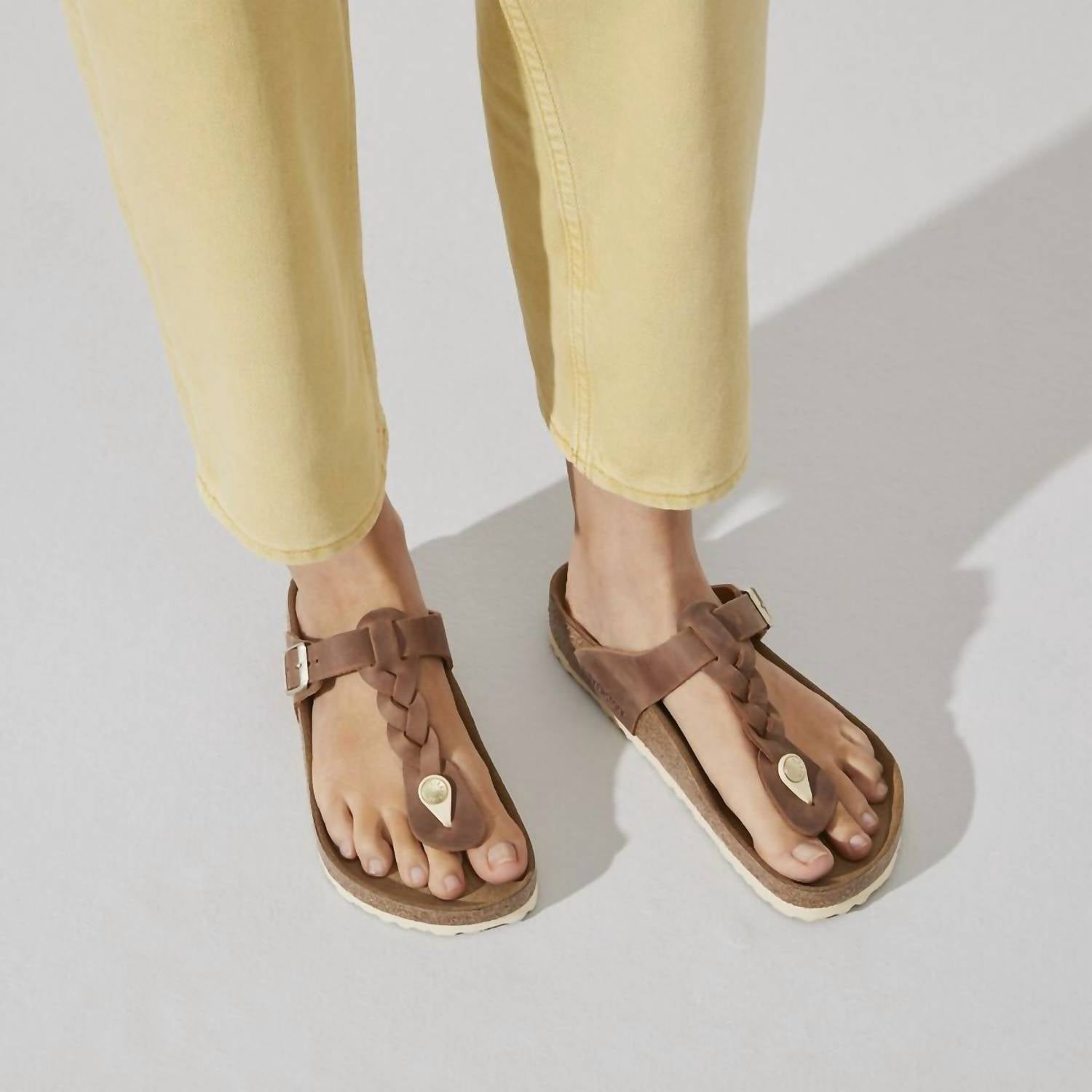 Birkenstock - Women's Gizeh Oiled Leather Sandals