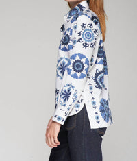Vilagallo Isa Shirt in white blue print - women's shirt - alternate view