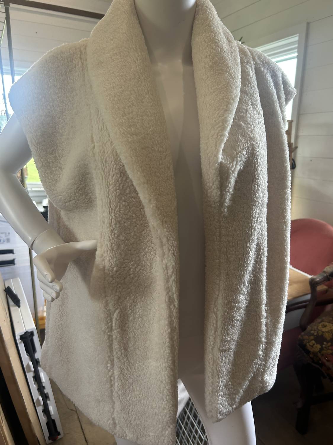 Hem & Thread - Women's Shearling Fold Over Collar Vest