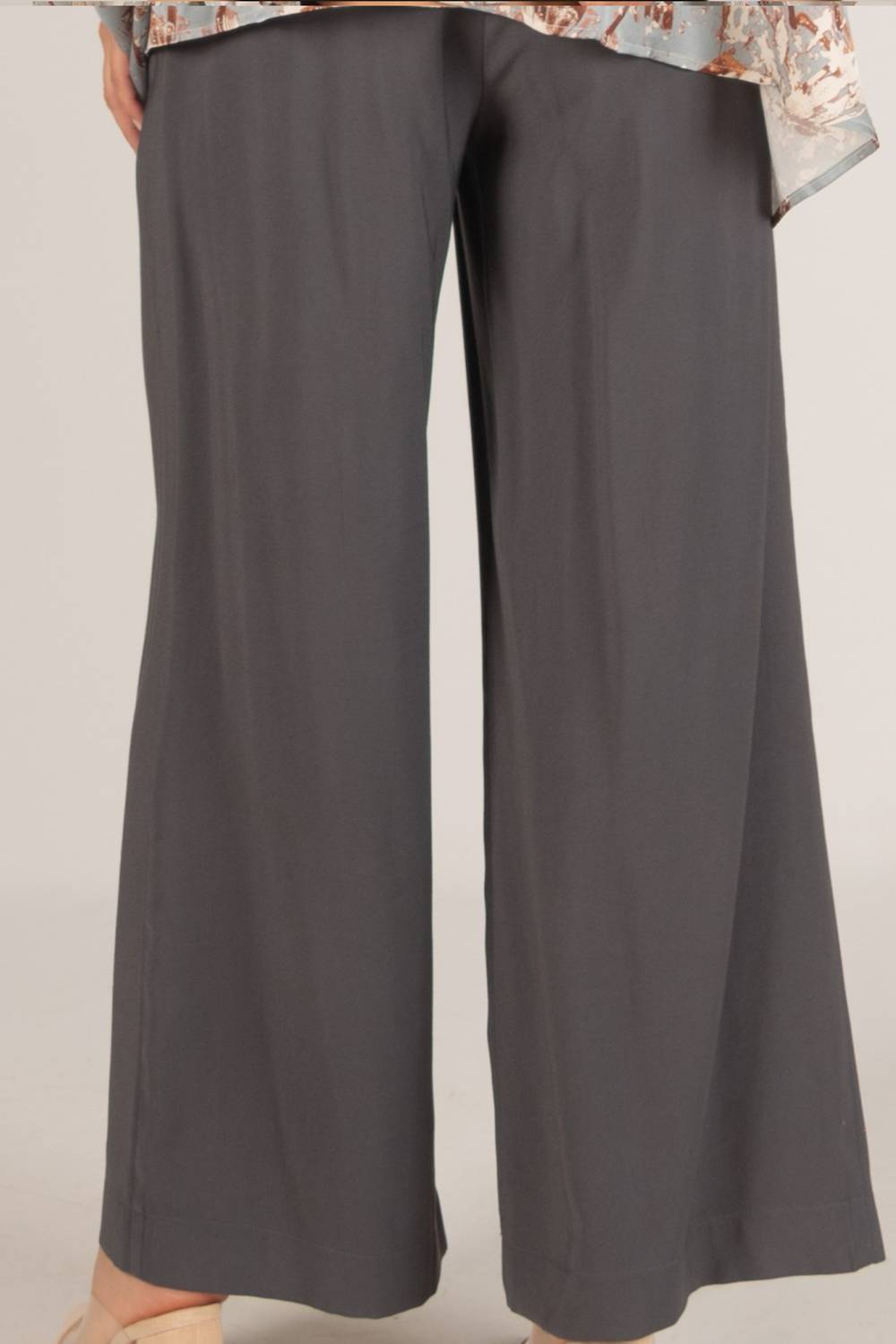 Before You Wide Leg Trousers in charcoal - women's pants - detail view
