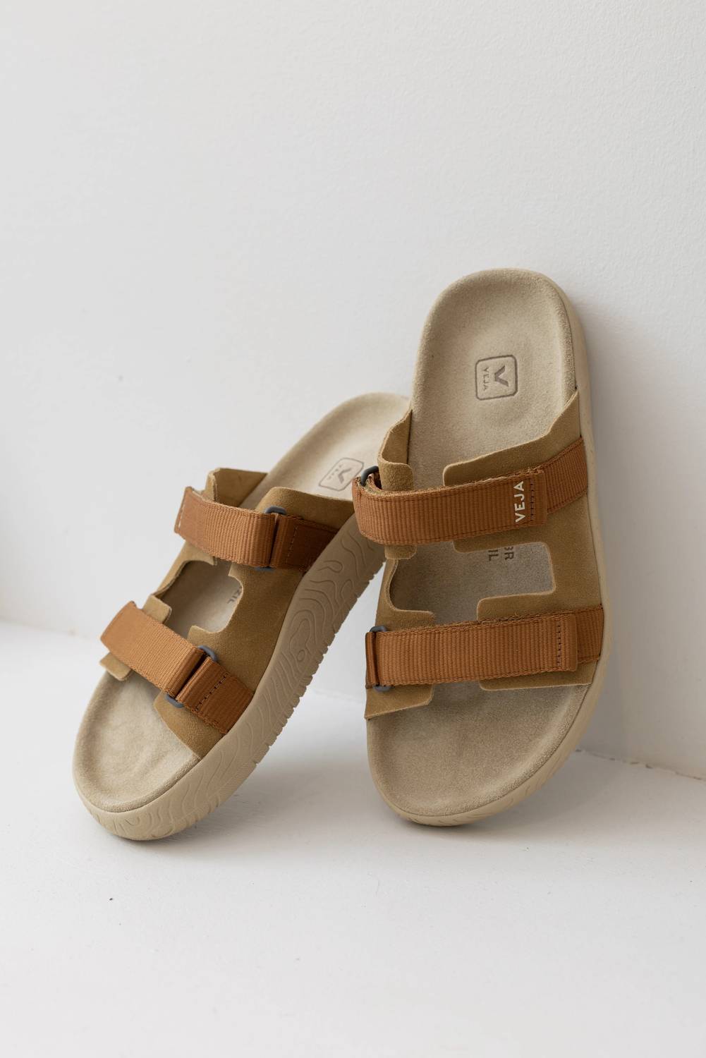 Veja - Women's Tent Arpoador Suede Sandal