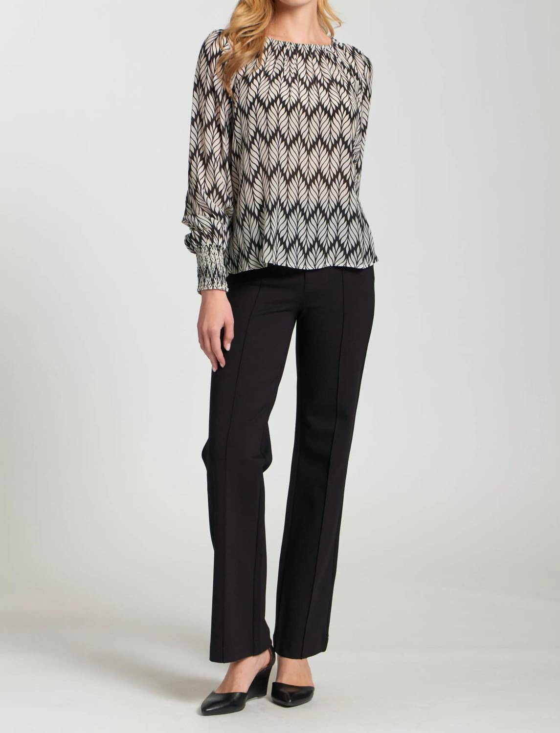 Apny - Leaf Print Blouse With Smocked Cuff