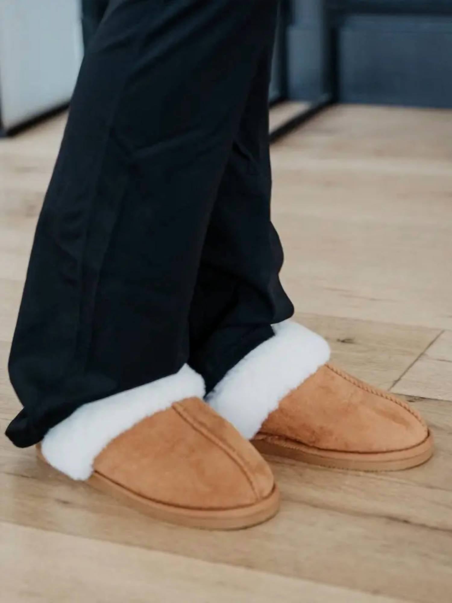 Katydid - Women's Faux Fur Slippers