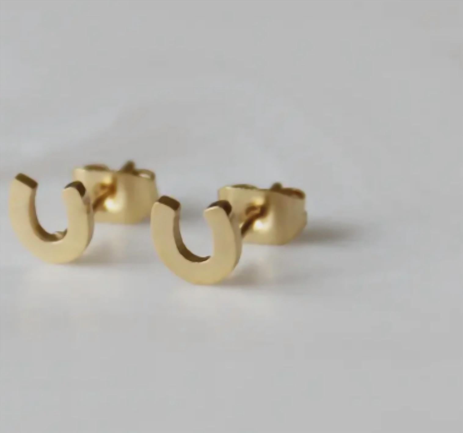 Maive - Women's Horseshoe Studs
