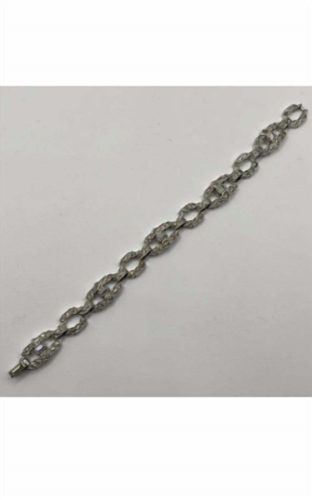 Sonya'S - Circle Shaped Clasp Bracelet