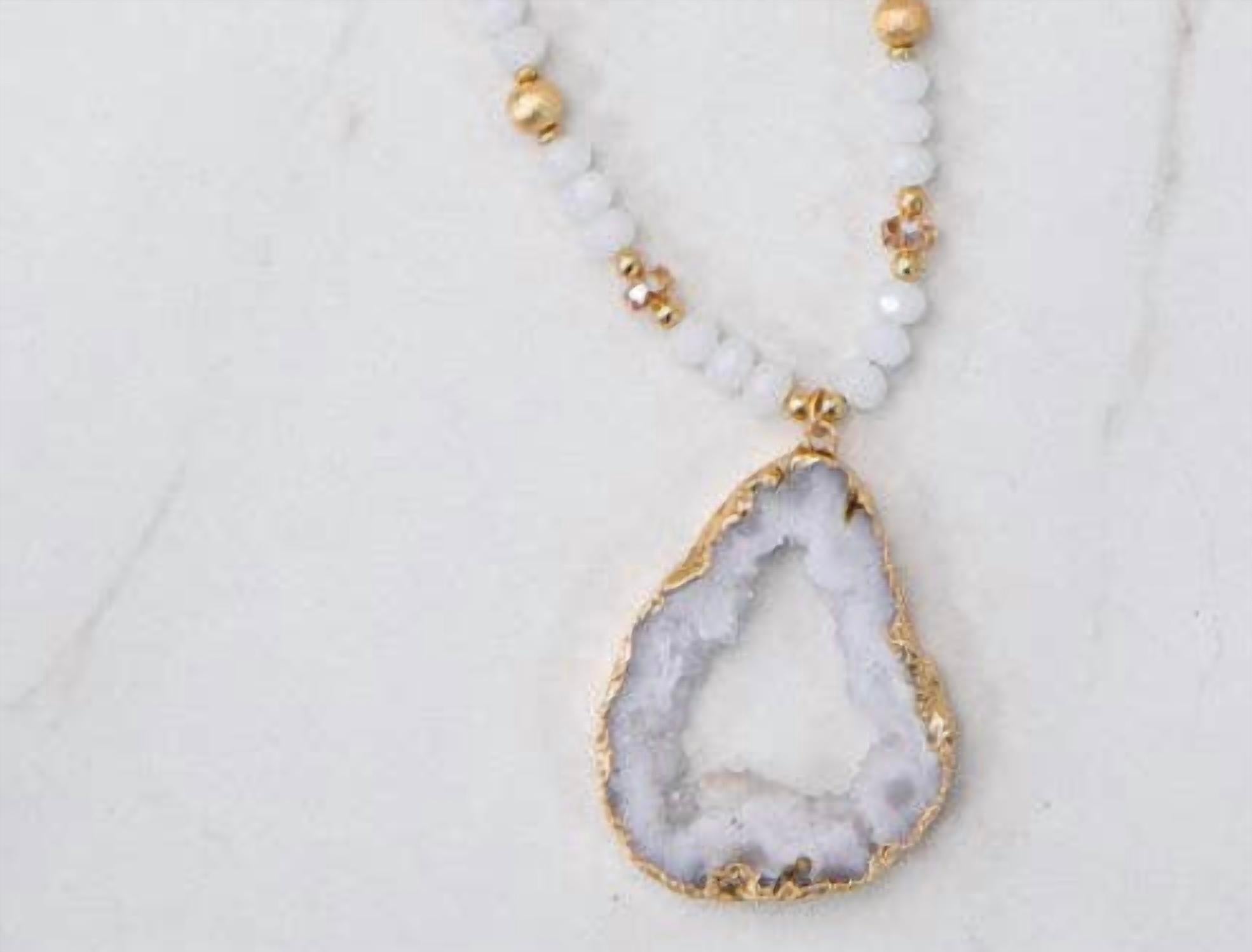 Southern Grace - Women's Glittering Geode Beaded Necklace