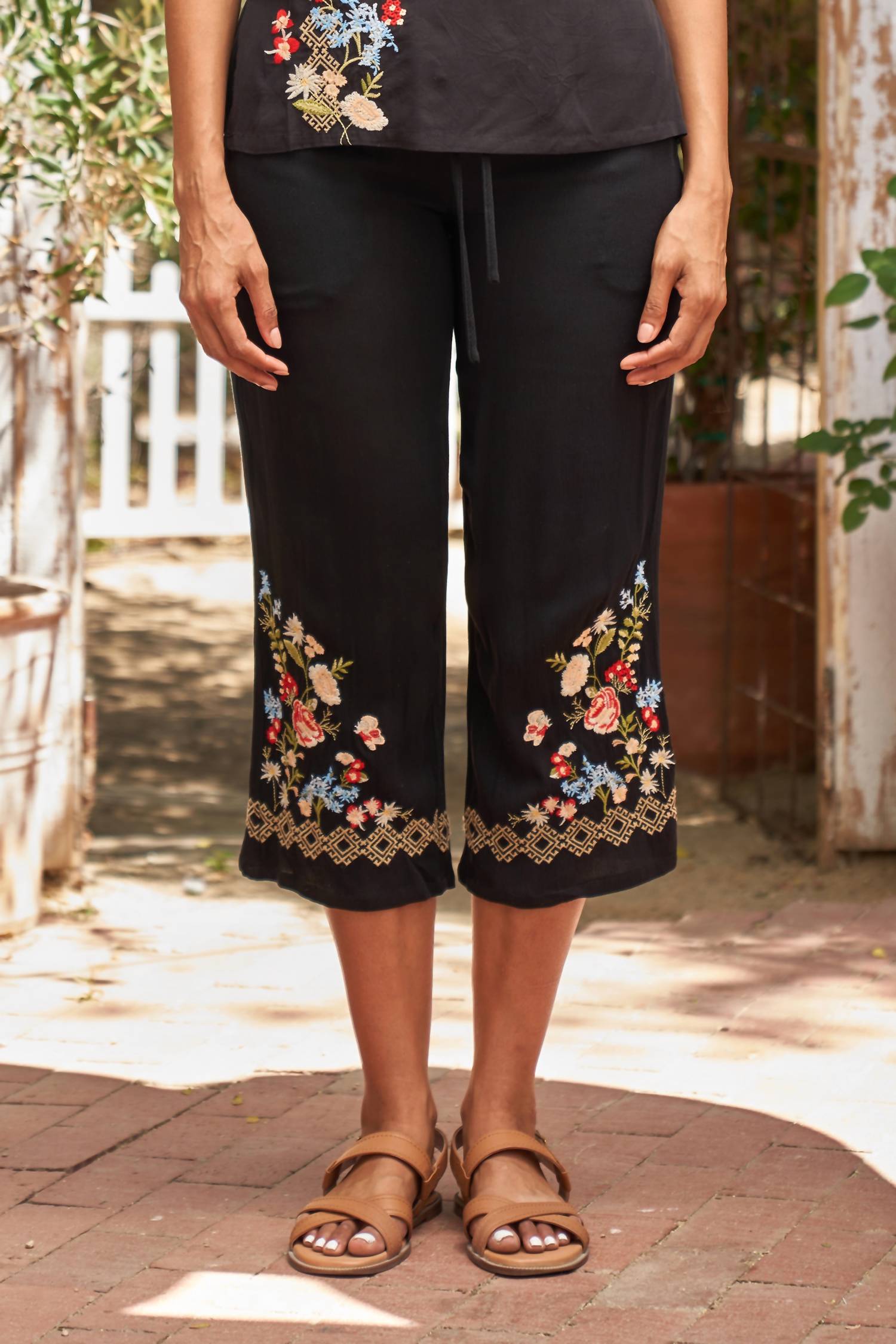 PAPARAZZI Viscose Embroidered Crop Pant in black - women's pants