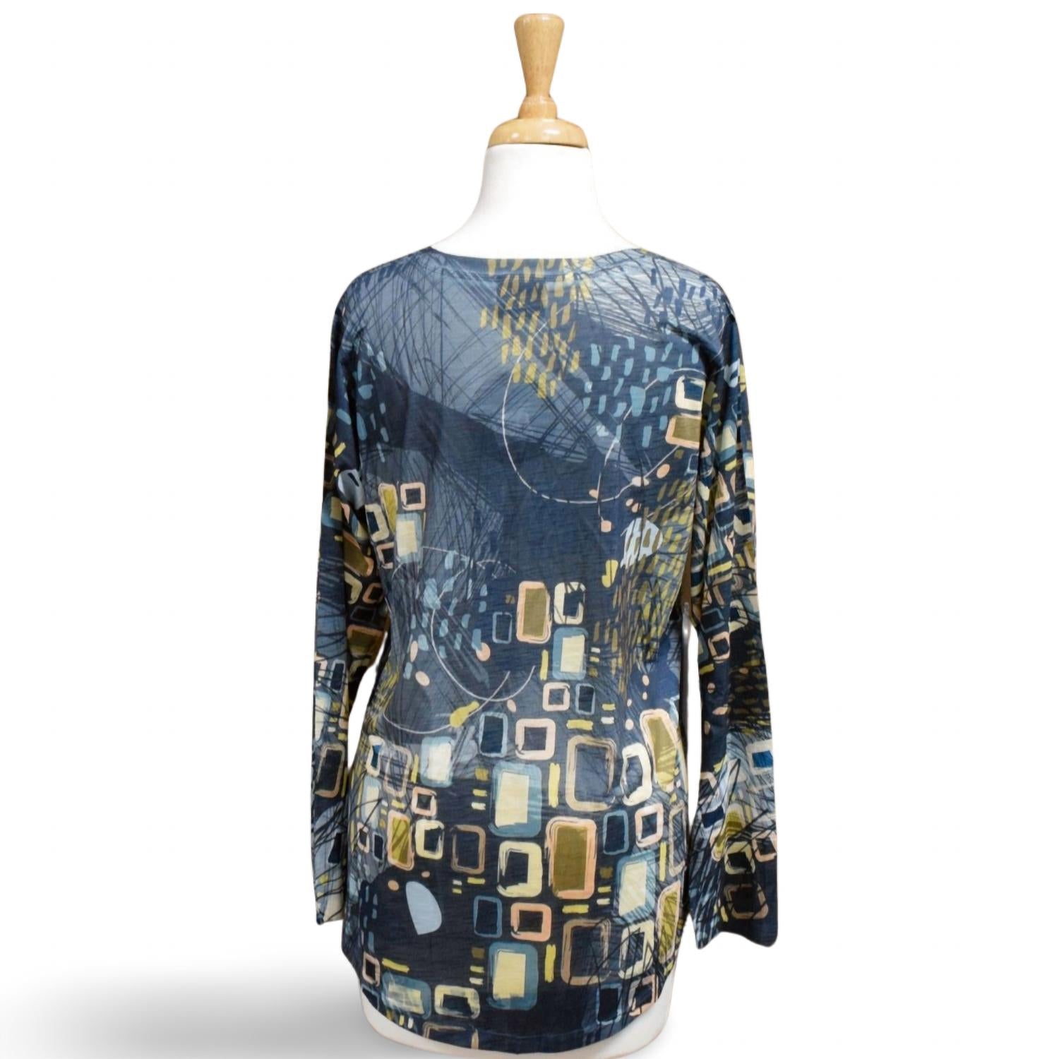 Inoah - Women's Drizzly V-neck Top