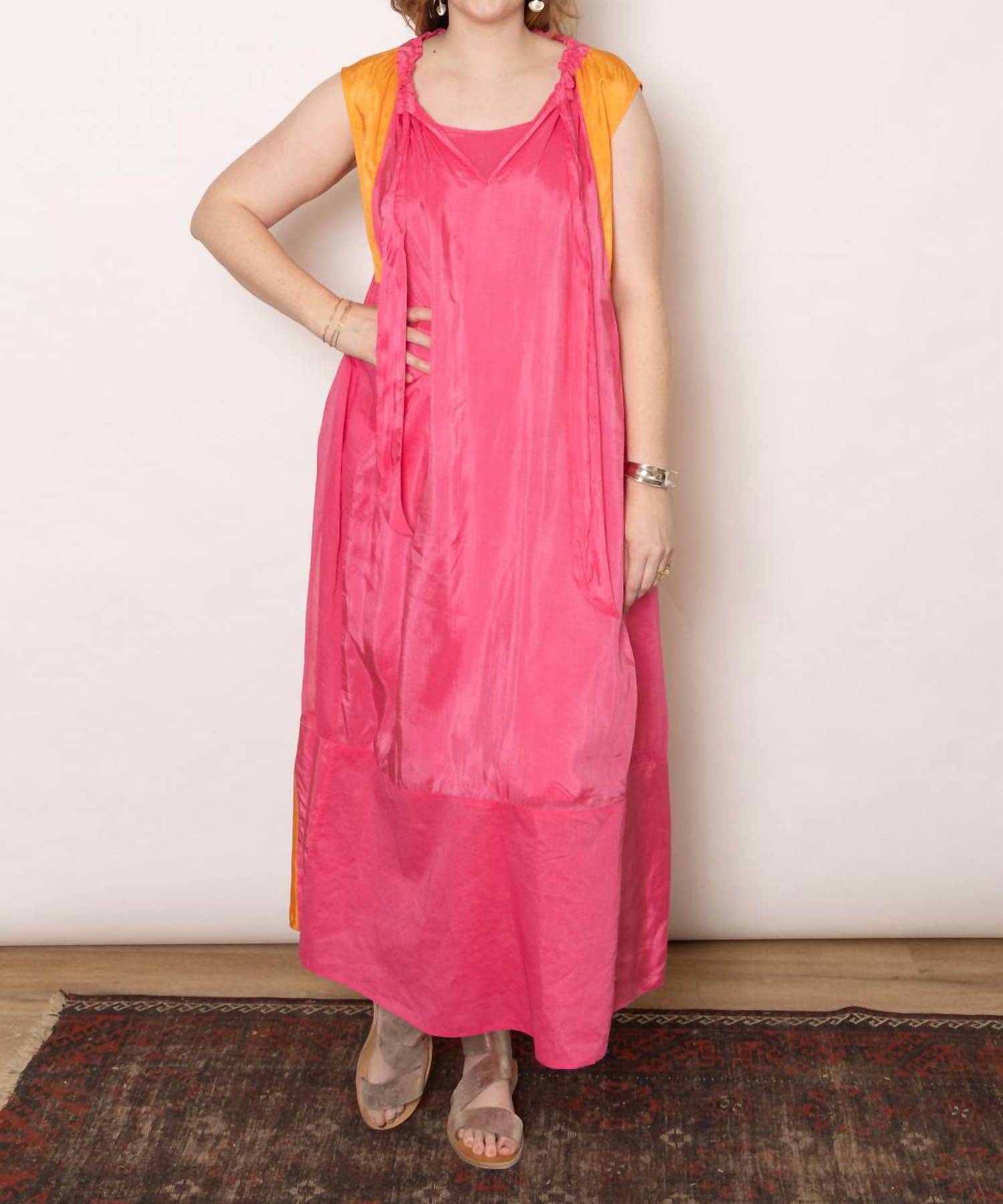 Psophia - Sleeveless Tie Dress