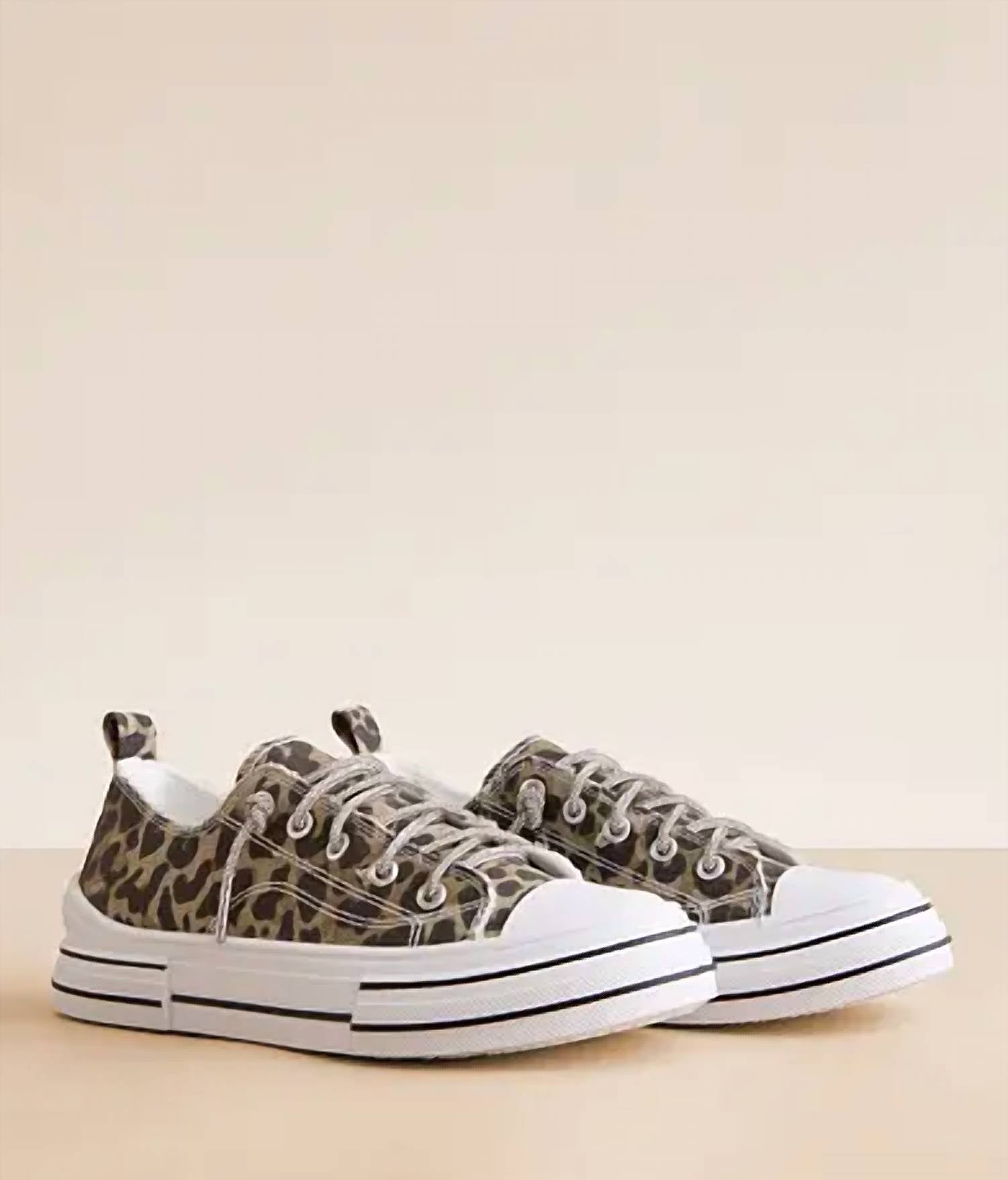 Very G - Women's Aman Lace Up Canvas Sneaker