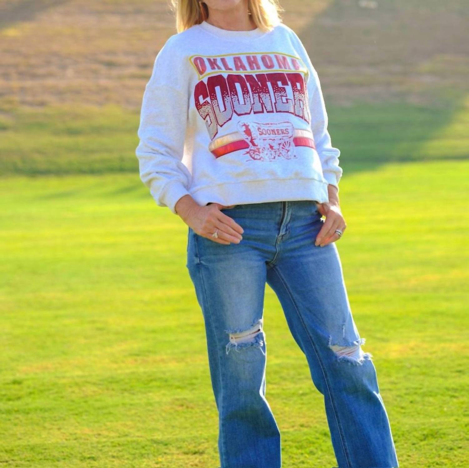 QUEEN OF SPARKLES Sooners Vintage Sweatshirt in grey - women's top