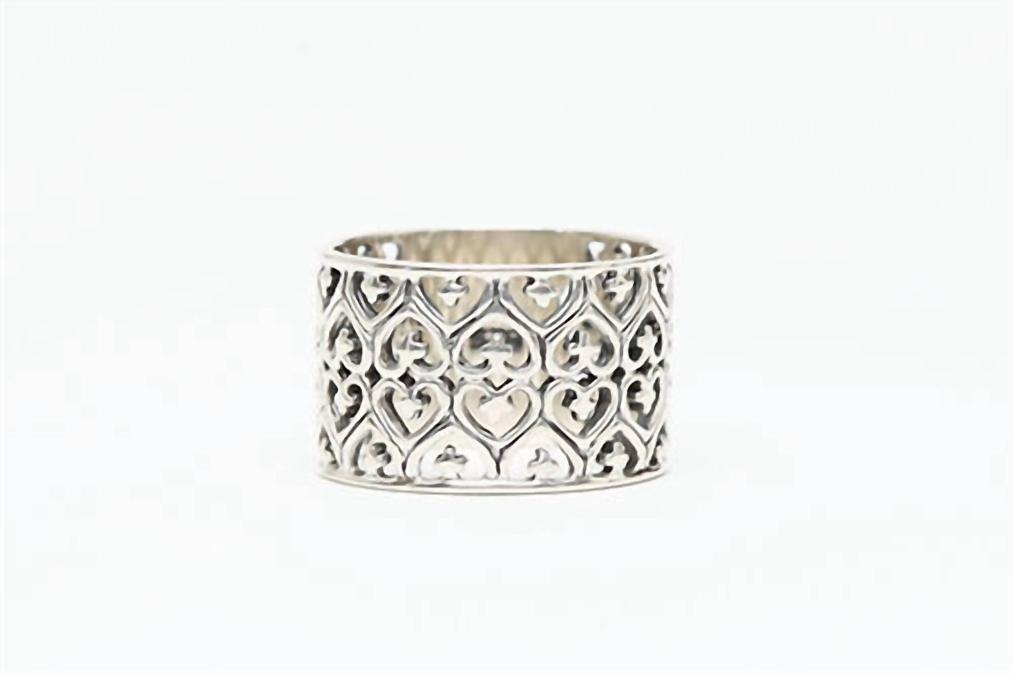 Avenue Chic - Women's Filigree Heart Ring