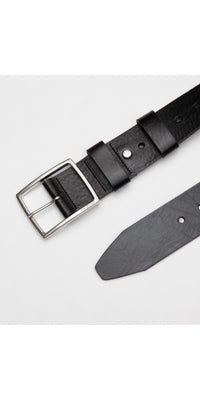 Rag & Bone Women's Jumbo Boyfriend Belt in black - women's accessory - detail view
