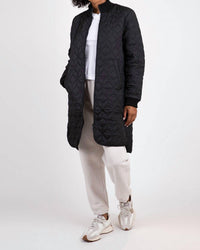 Ilse Jacobsen Padded Quilt Coat in black - women's jacket - detail view