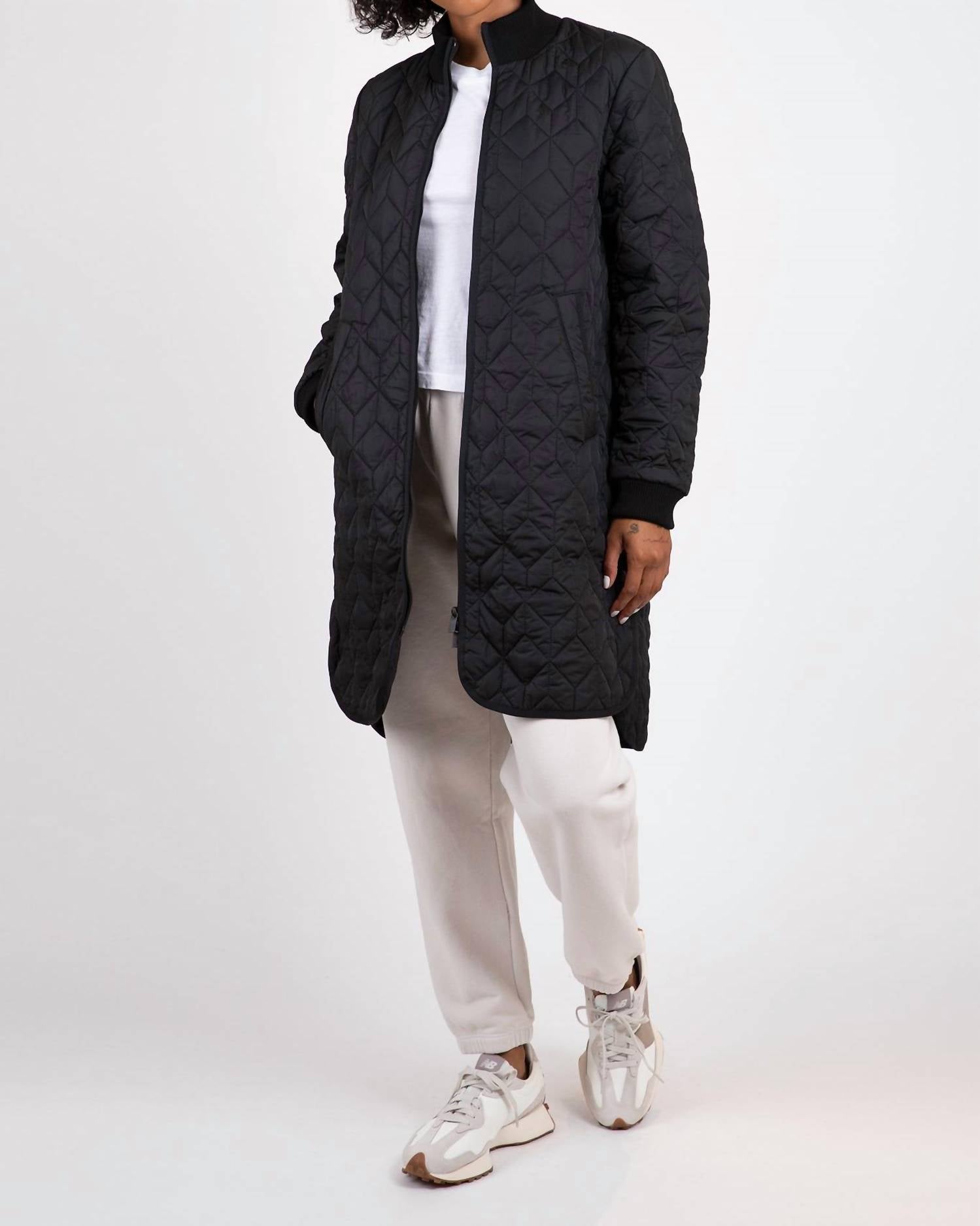Ilse Jacobsen Padded Quilt Coat in black - women's jacket - detail view