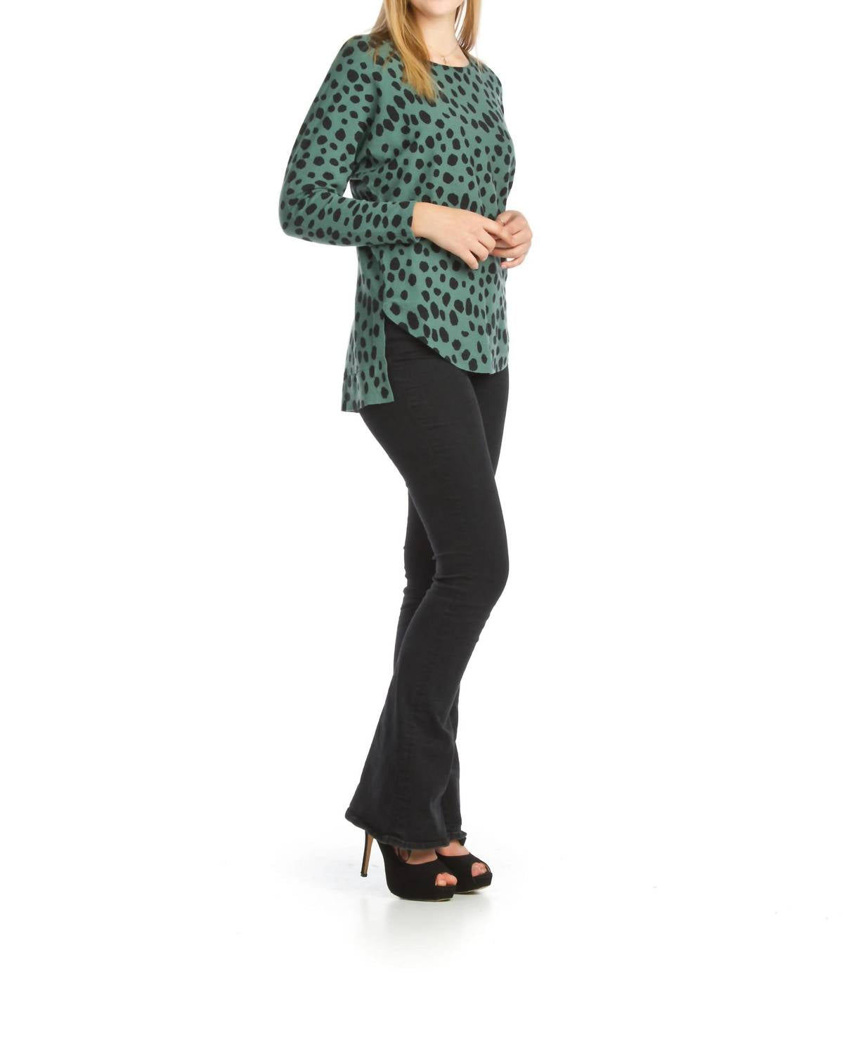 Papillon - Spotted Step Hem Stretchy Sweater