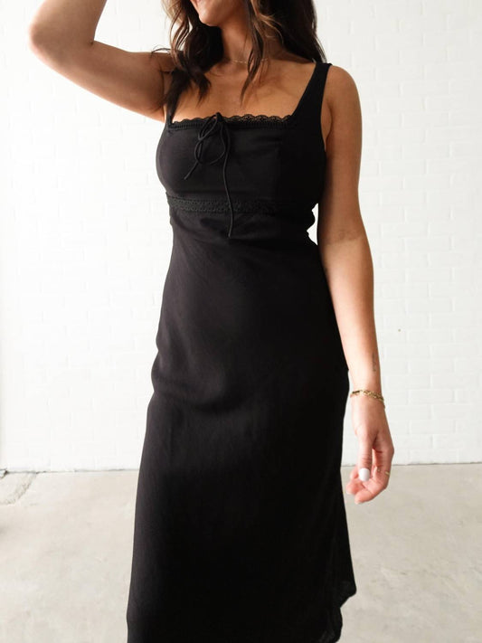 Le Lis - Square Neck Lace-lined Dress