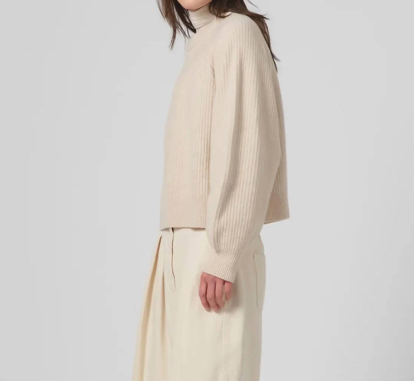 Girls Of Dust - Puddle Crewneck Sweater