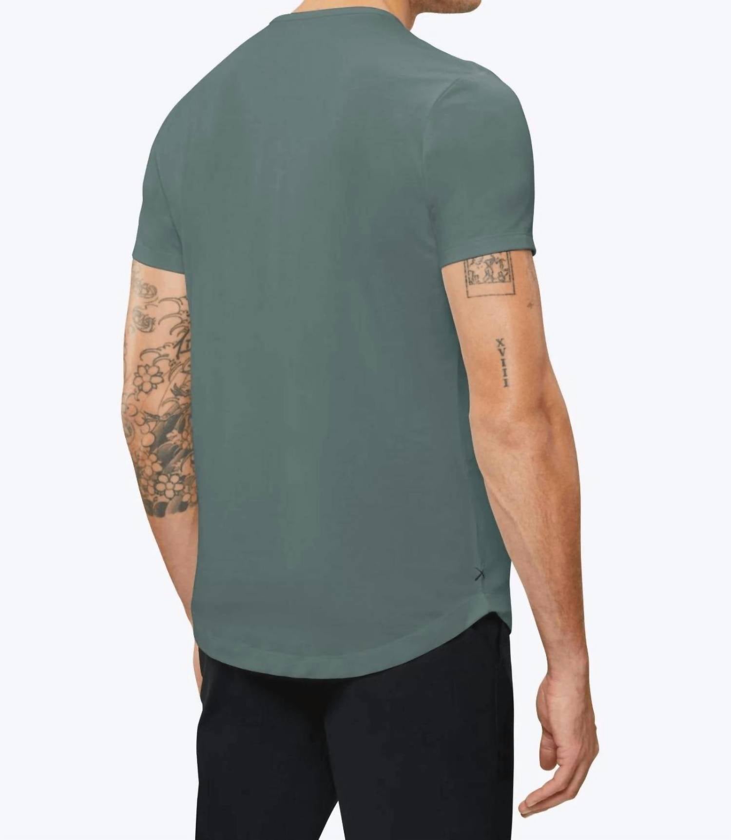 Cuts - Ao Curve Hem Tee