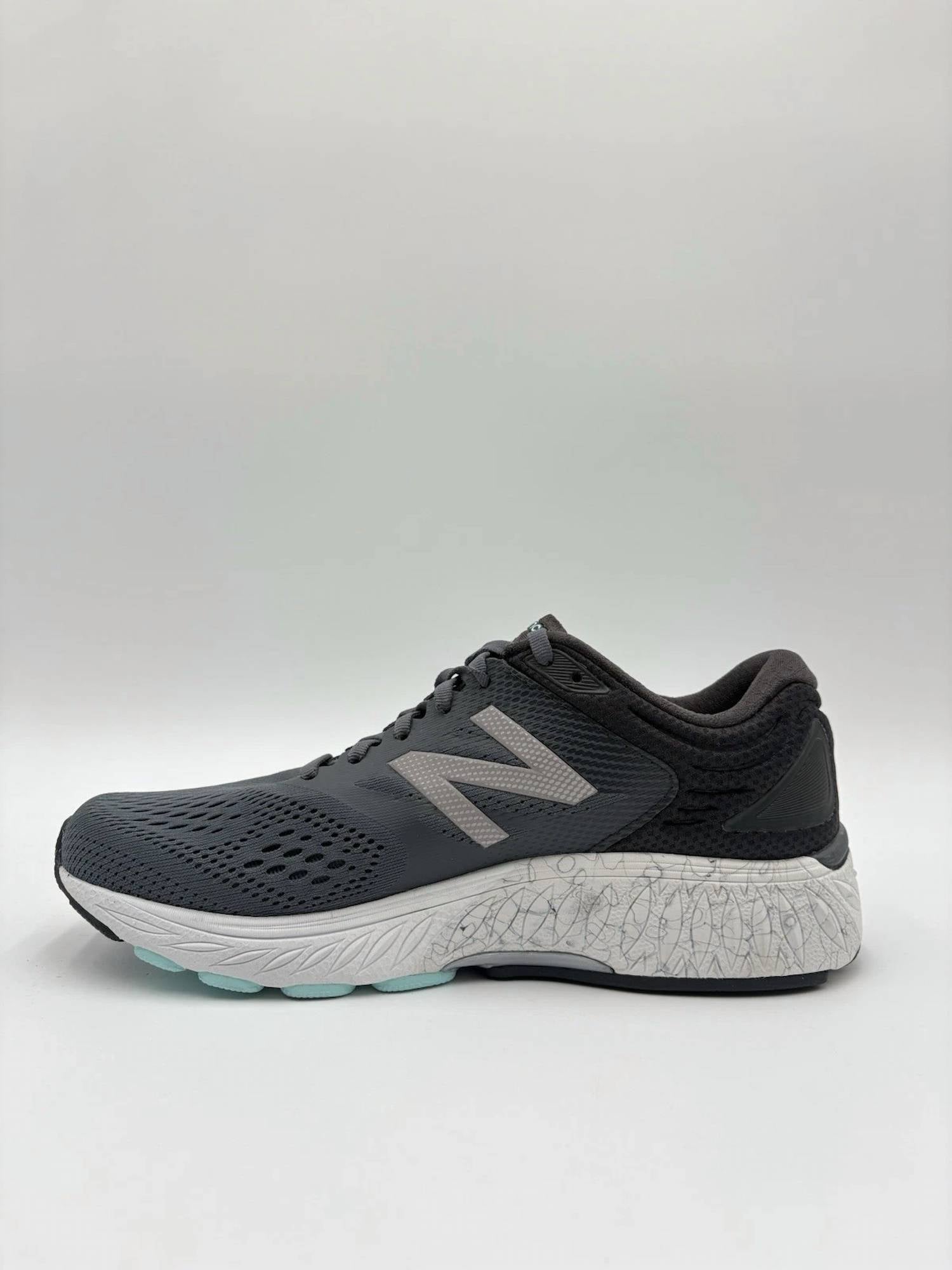 New Balance - Women's 940v4 Shoe