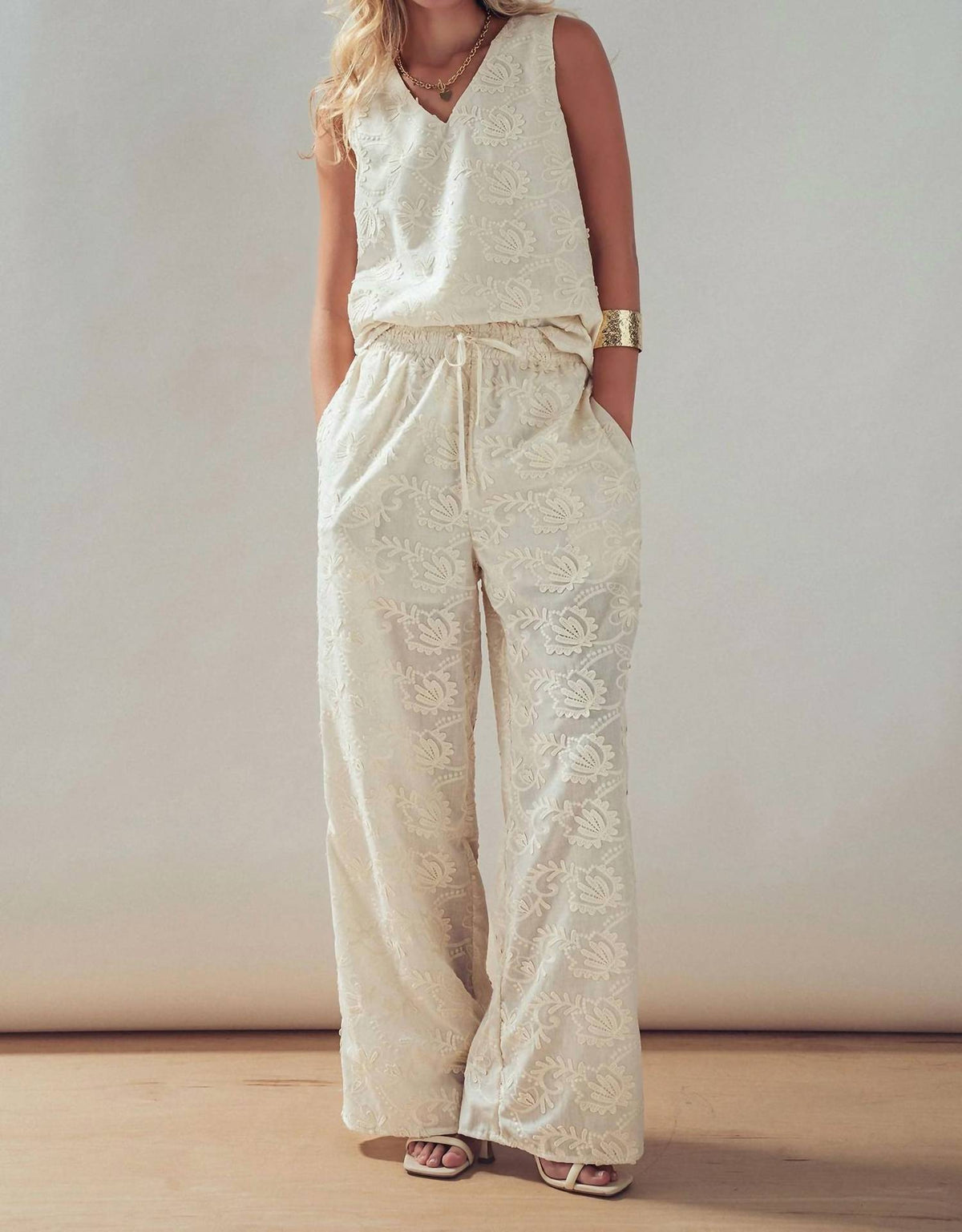 Urban Daizy - Floral Embroidered Cotton Top and Pant Set