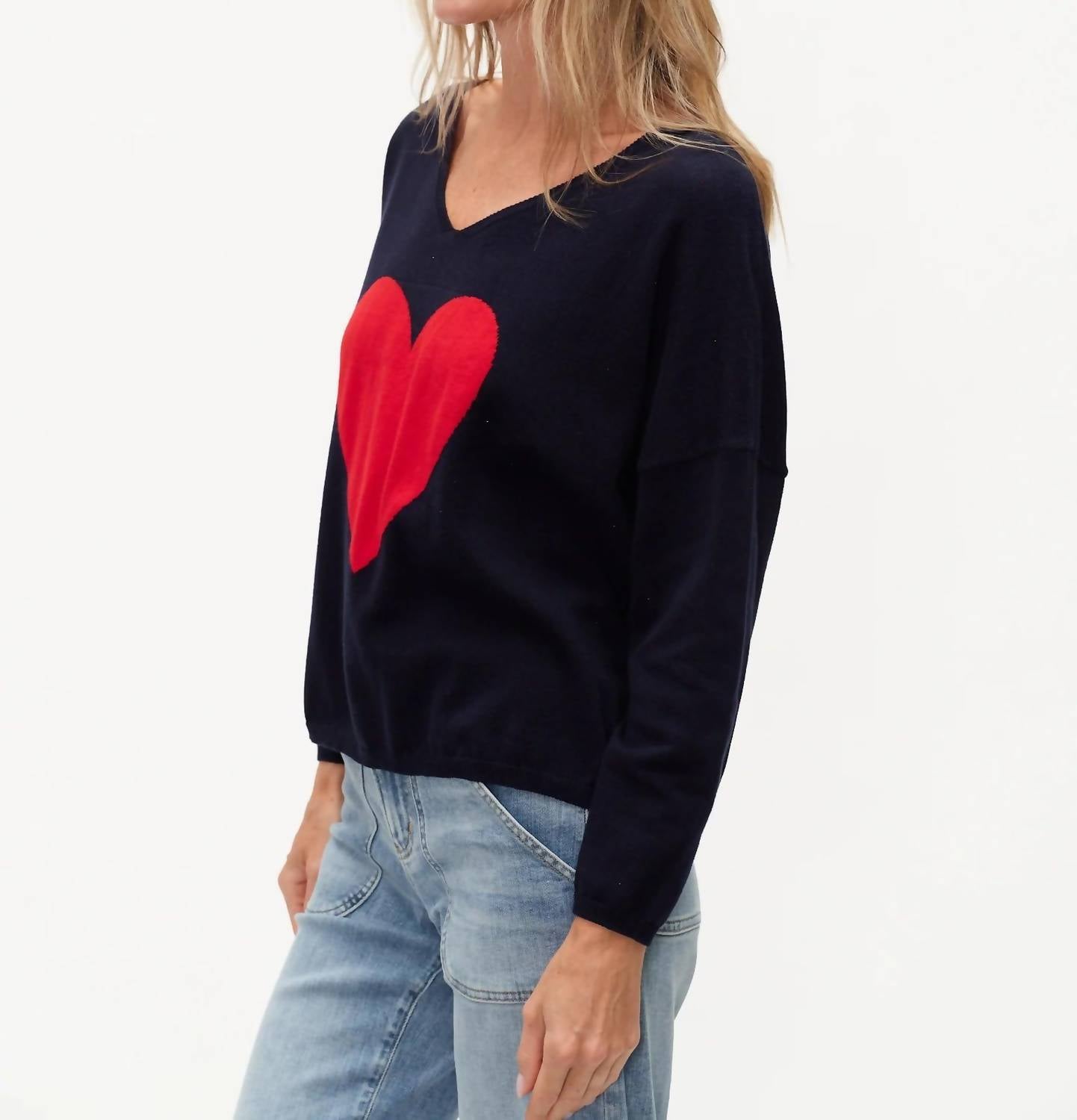 Six/Fifty - LOVIE GRAPHIC HEART V-NECK SWEATER