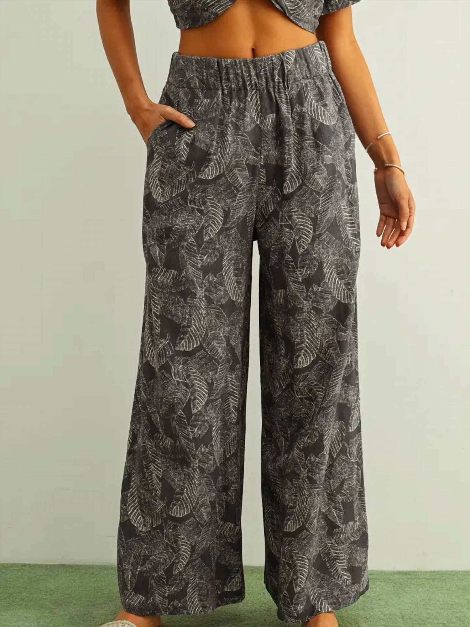 Miou Muse - Leaf Print Faded Effect Pants