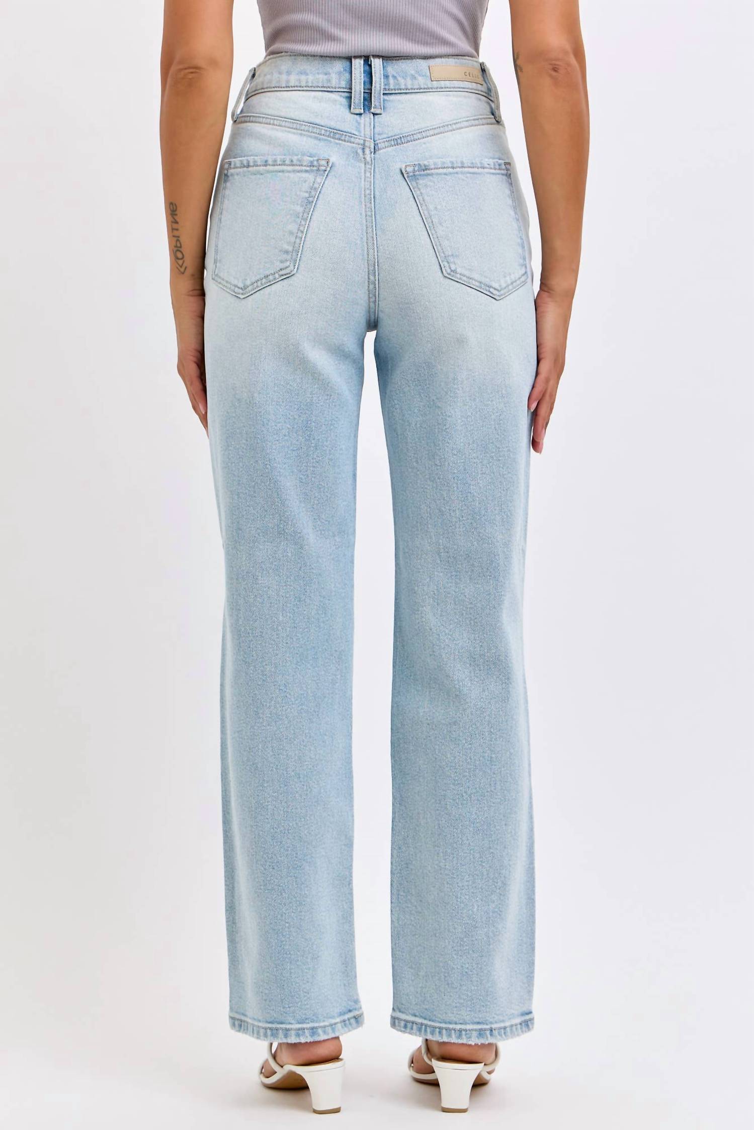 CELLO Super High Rise Dad Jean in light wash - women's jeans - detail view