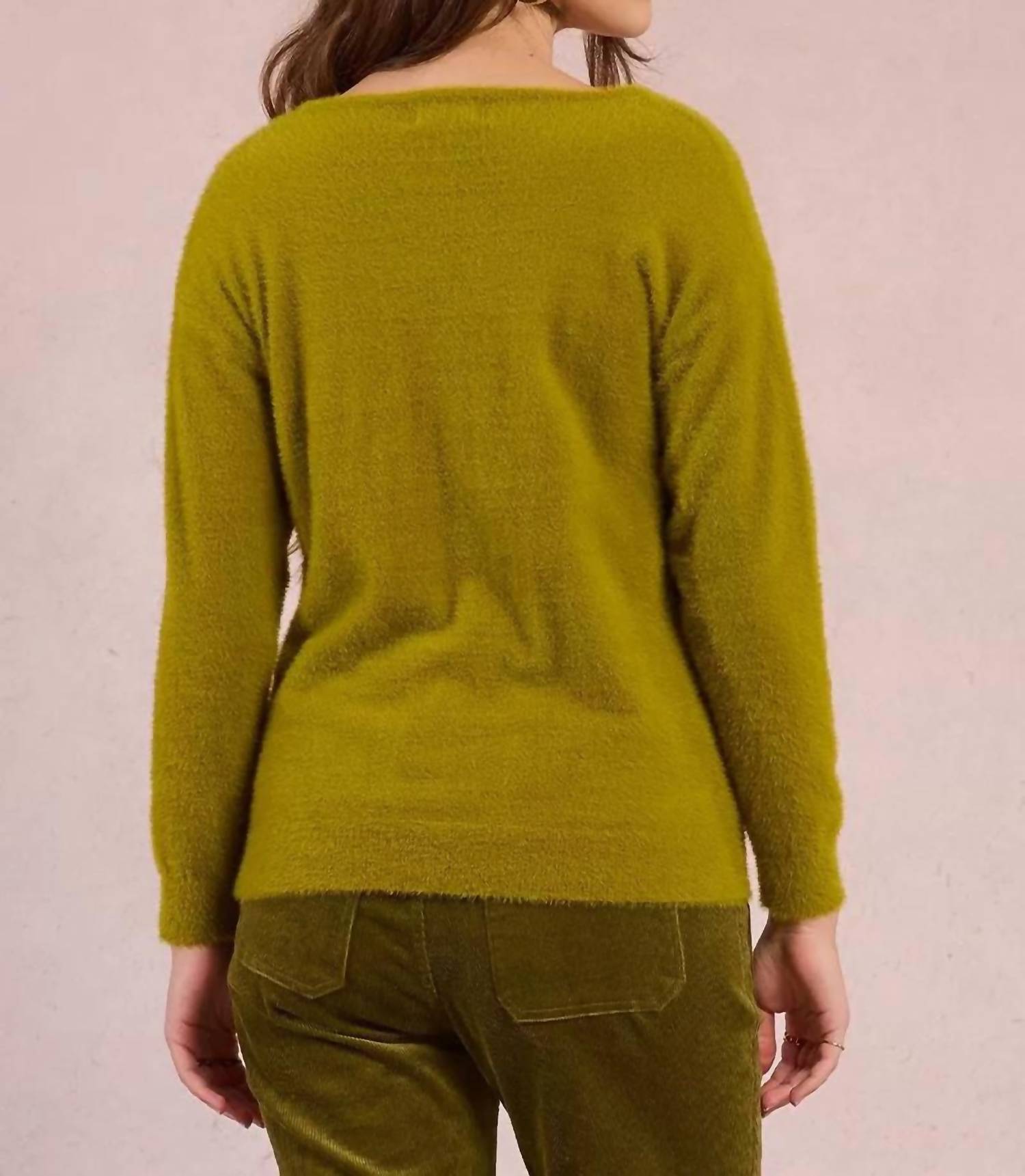 Molly Bracken - V-neck Cozy Knitted Sweater