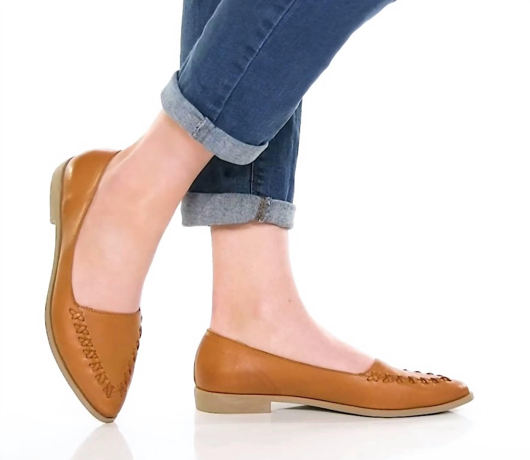 bueno Women's Brielle Flats in tan - women's flats