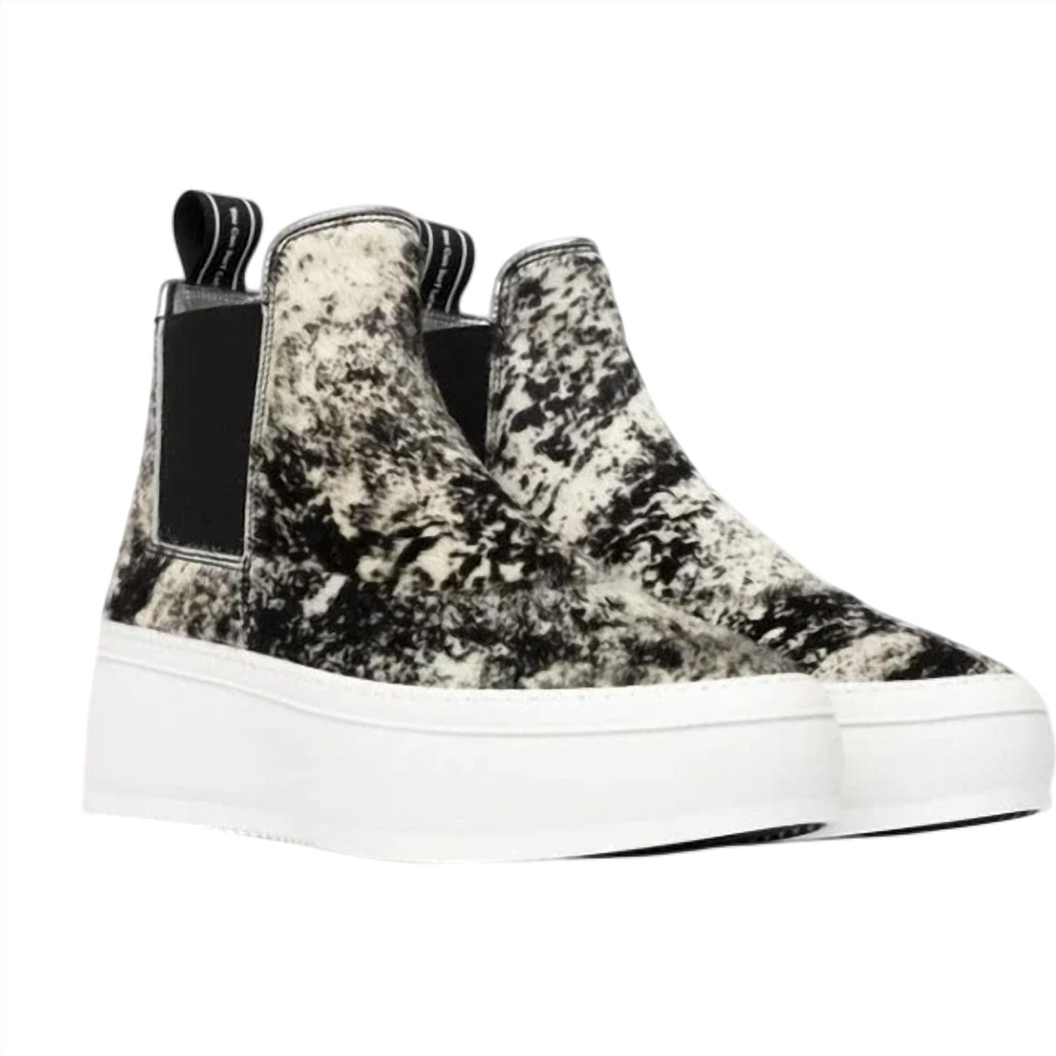 P448 - Women's Lucy Pull-On Sneaker
