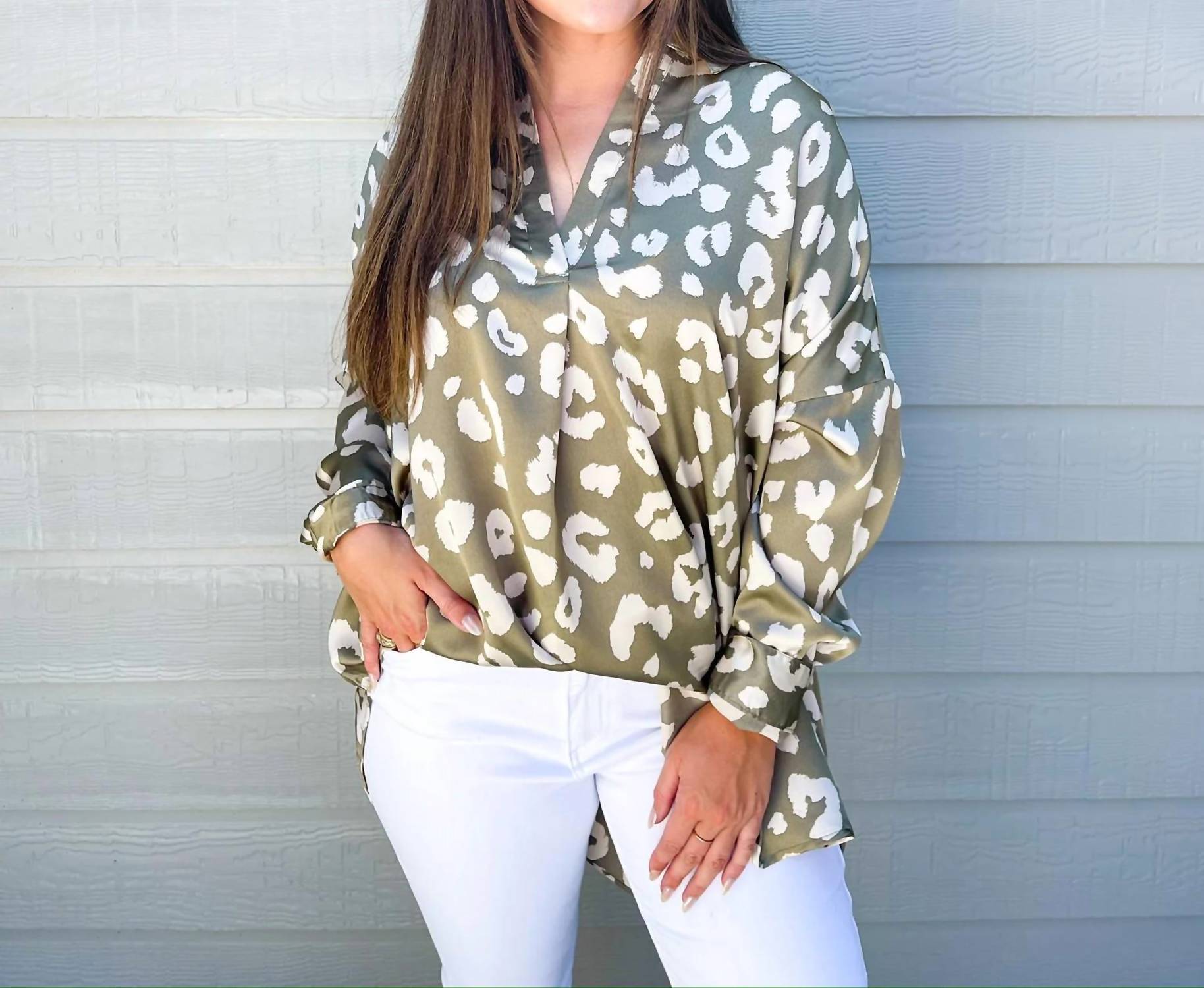 Ee:Some - Spotted V-neck Blouse