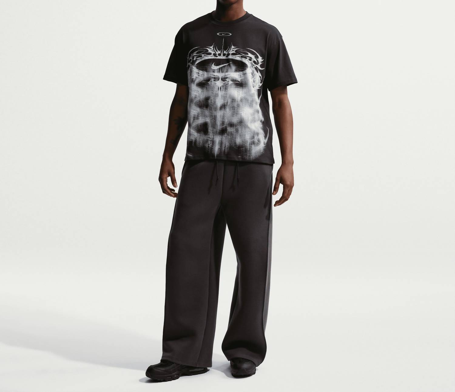 NIKE Men's Sportswear Max90 Shirt in off noir - men's t-shirt