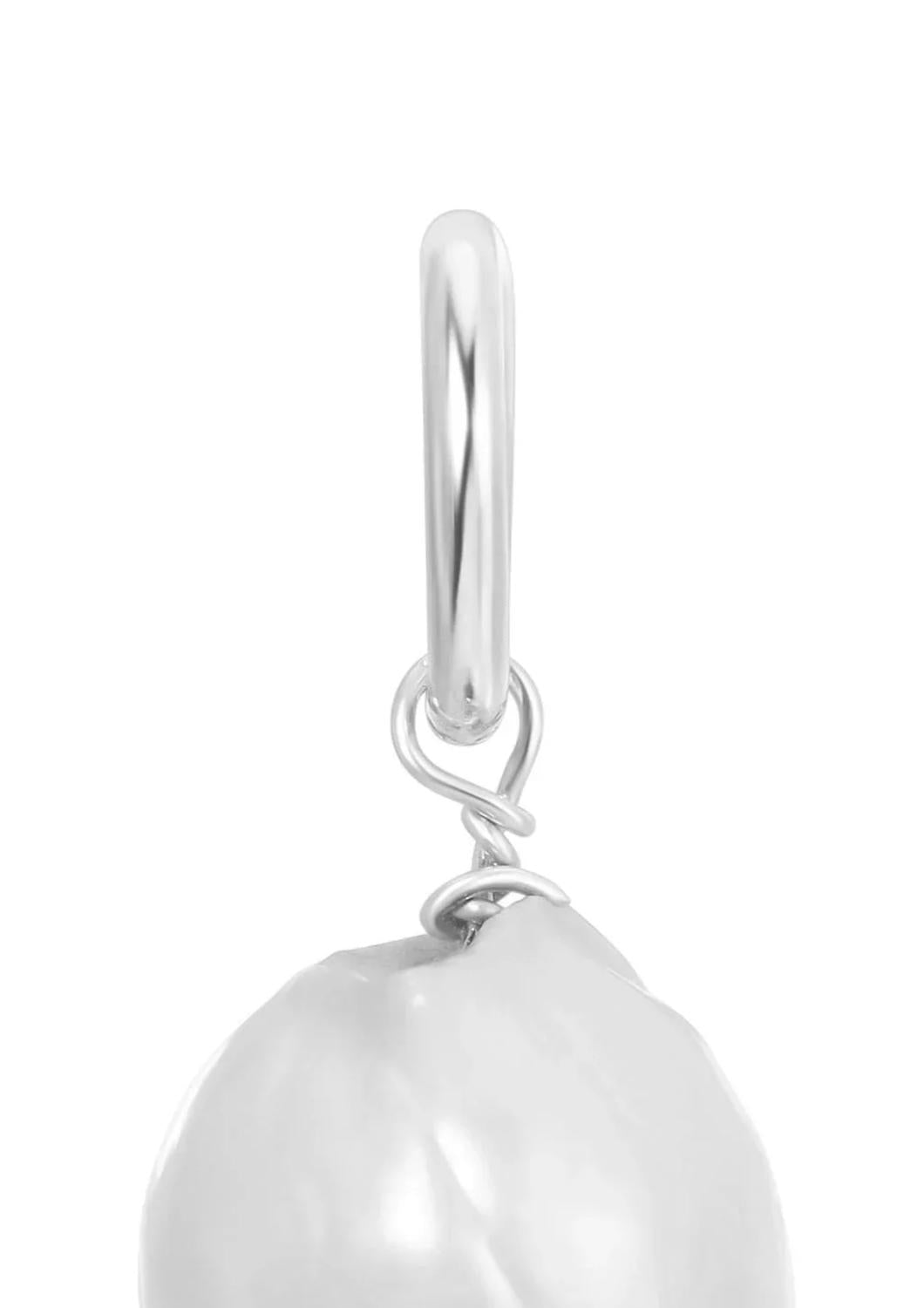 Eklexic - Women's Medium Baroque Pearl Pendant