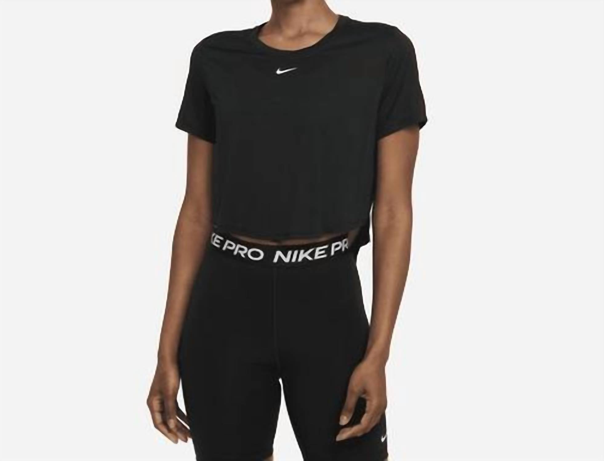 Nike - Standard Fit Short-sleeve Cropped Top