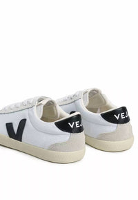 Veja - Women's Volley Canvas Suede T Toe Sneakers