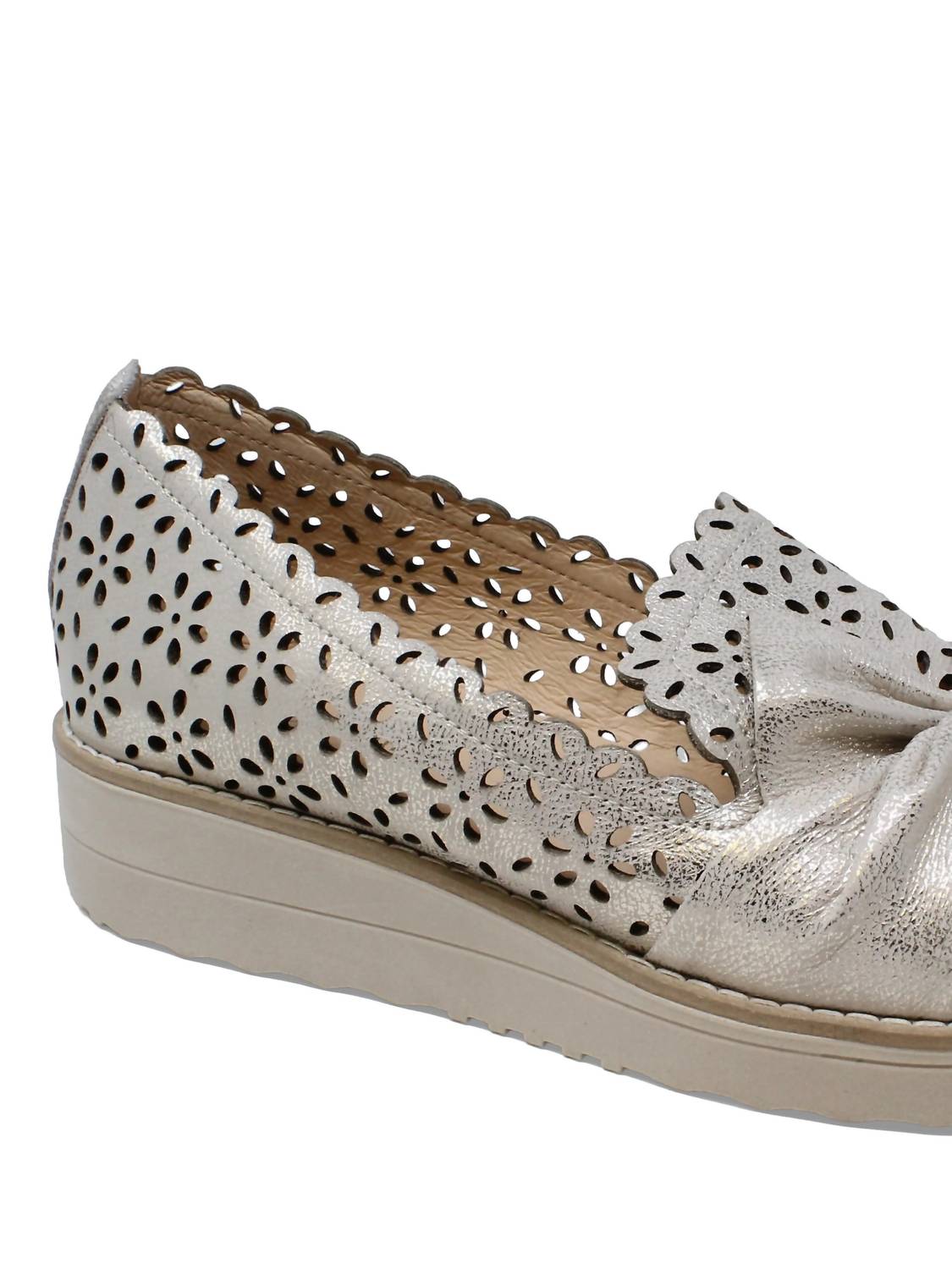 Django & Juliette - Women's Omilla Slip-on Wedge Sandals