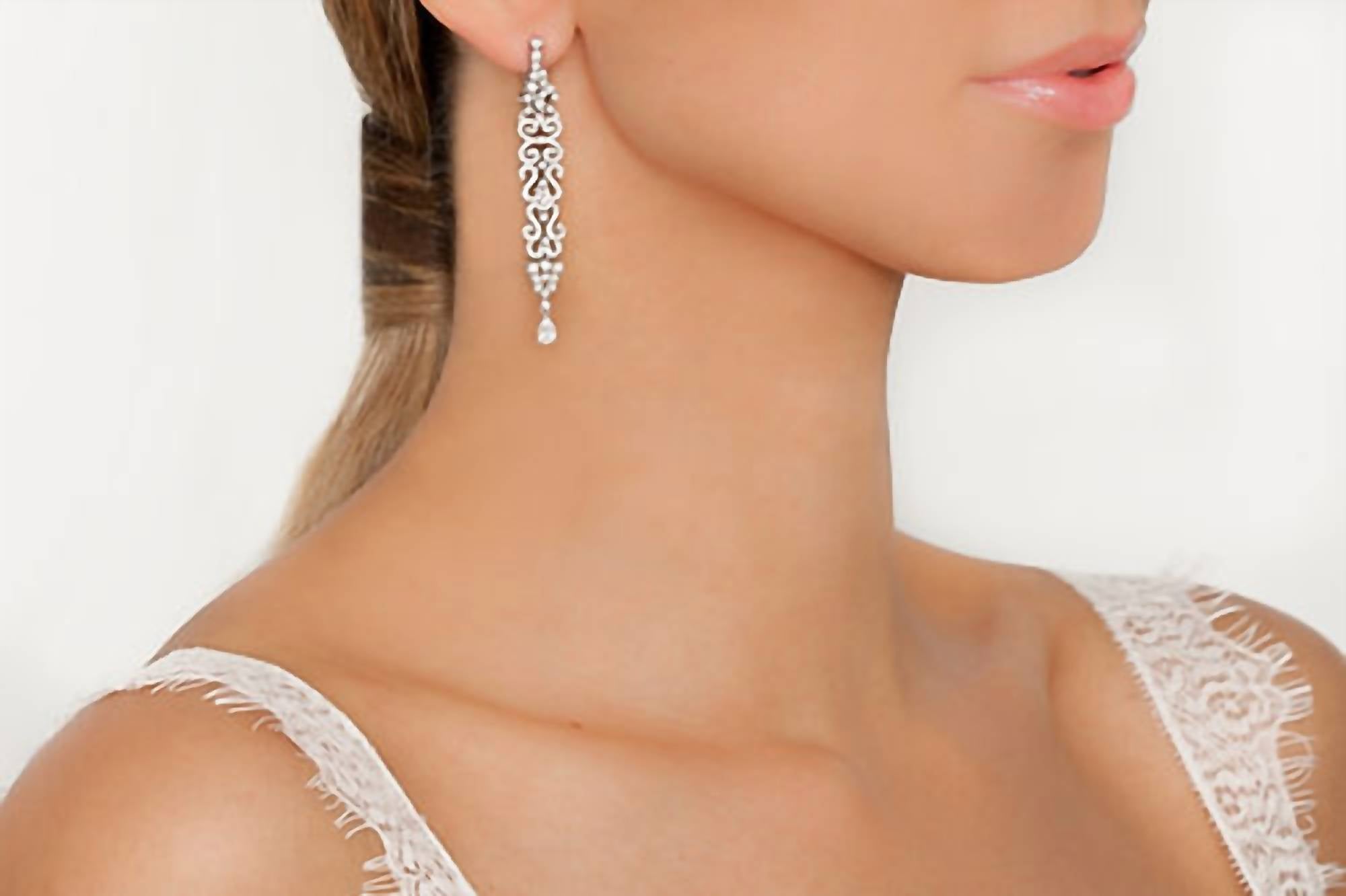 Avenue Chic - Women's Chunky Bar Earrings