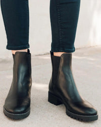 Soludos Women's Greenpoint CHELSEA Boot in black leather - women's shoe