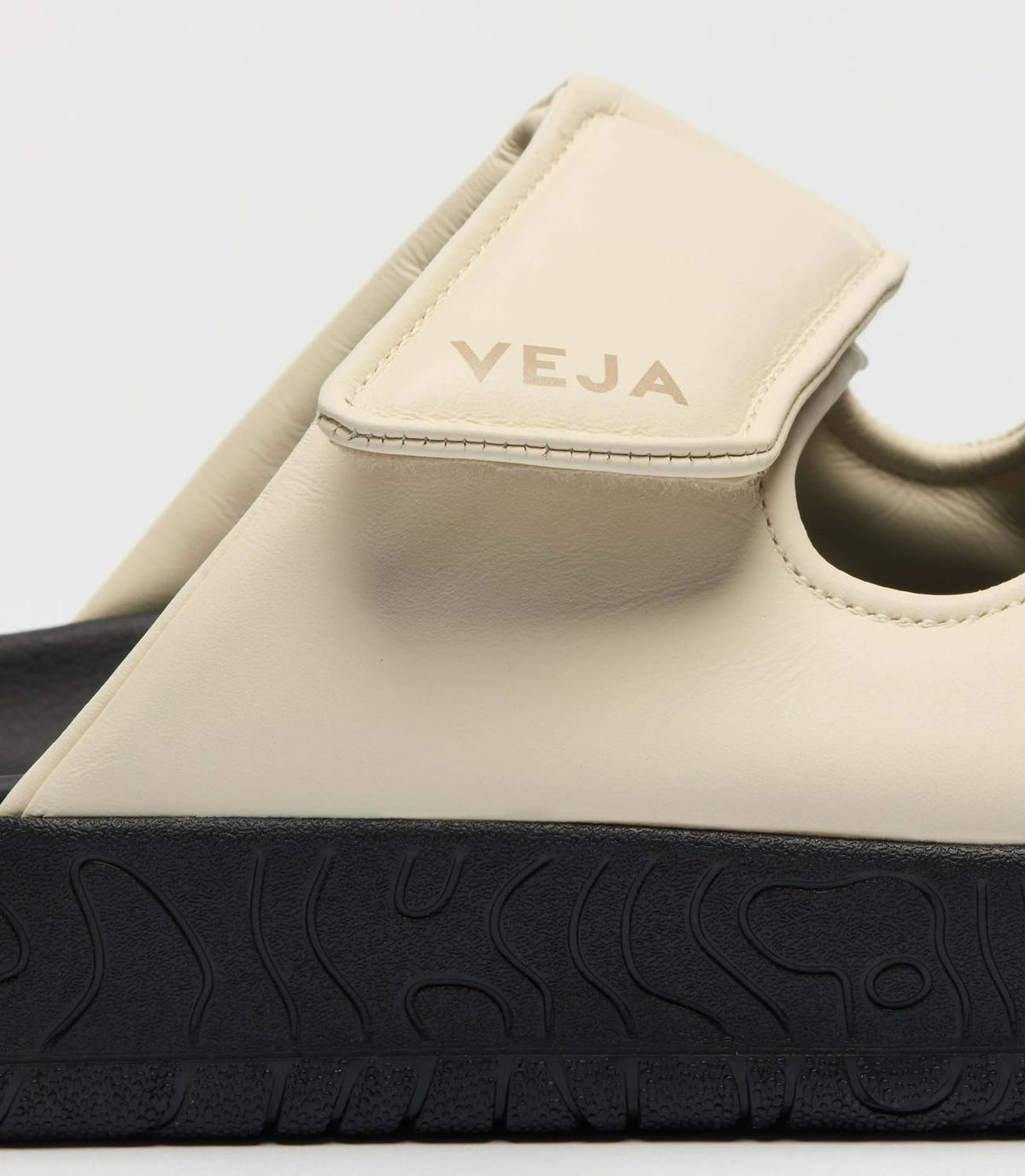 Veja - Women's Leather Etna Bold Sandal