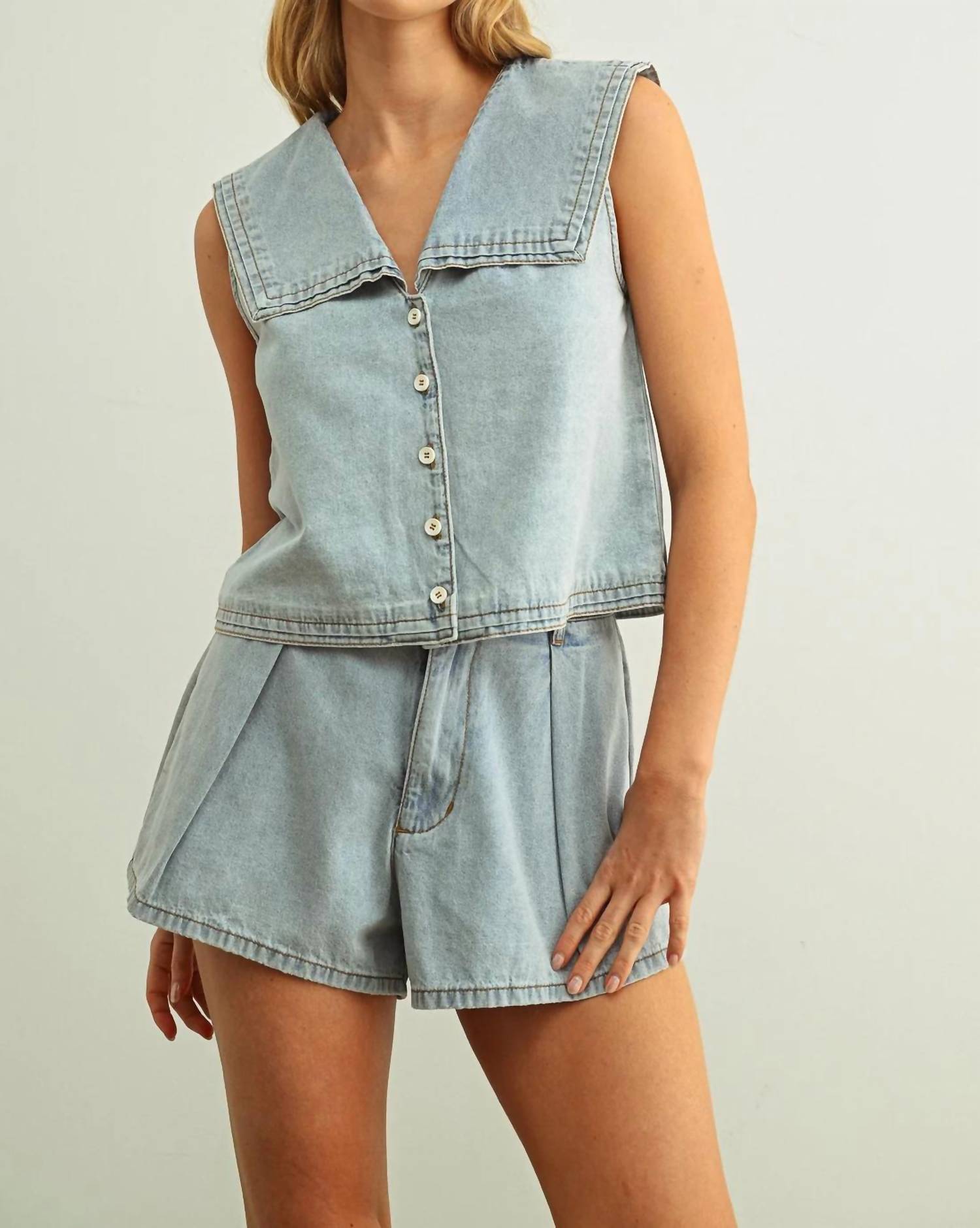 Miou Muse - Women’s Sleeveless Sailor Collar Button Front Top