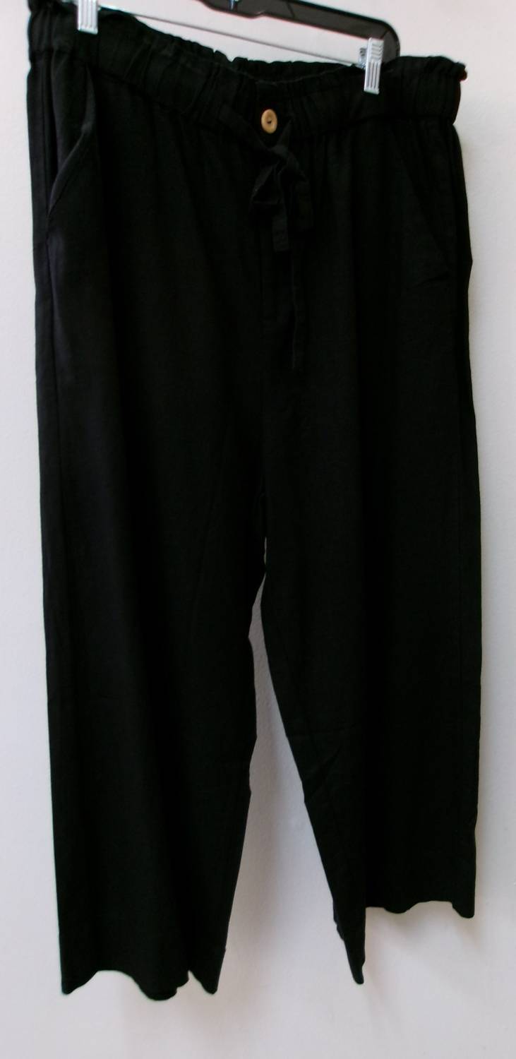 Charlie Paige Women's Wide Leg Crop Pants in black - women's pants