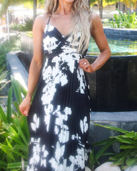 Luxxel - Pretty In Pleats Maxi Dress