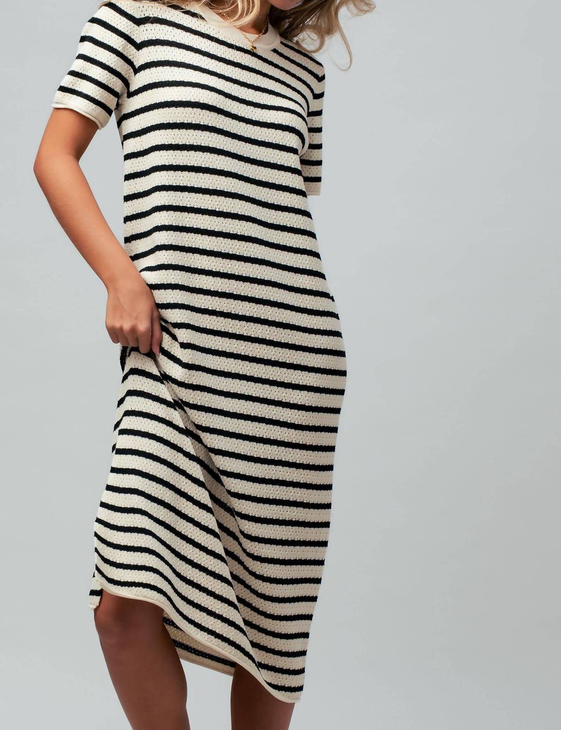 Urban Daizy - Brinley Crochet Knit Short Sleeve Midi Dress
