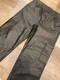 KUT FROM THE KLOTH Women's Jodi Wide Leg Pants in black - women's pants - detail view