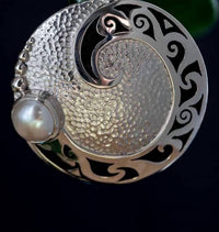 Sassafras Hawaii - Women's Pearl Pendant