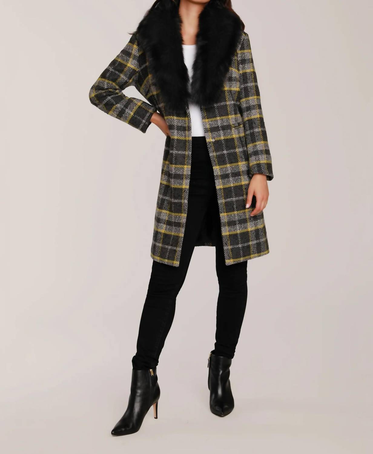 Dolce Cabo - Long Plaid Coat With Detachable Fur Collar