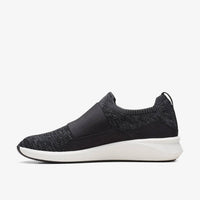 Clarks - Women's Un Rio Knit Slip On Sneakers